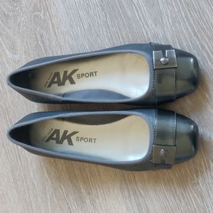 Anne Klein Sport grey/silver flats